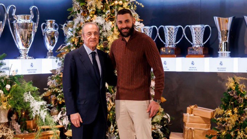 assersedits2's tweet image. there’s actually 15 photos of benzema with Xmas trees, google “benzema 15” for more information 👍