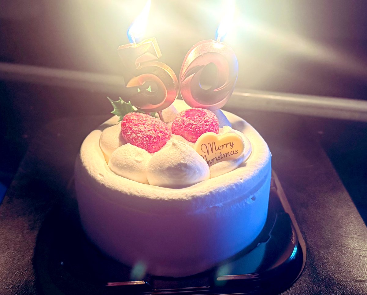 MAKO2512's tweet photo. #はいさーい  #まこおじ  #誕生日  #クリスマス 
25日で50歳を迎えました https://t.co/NPJh78v41s