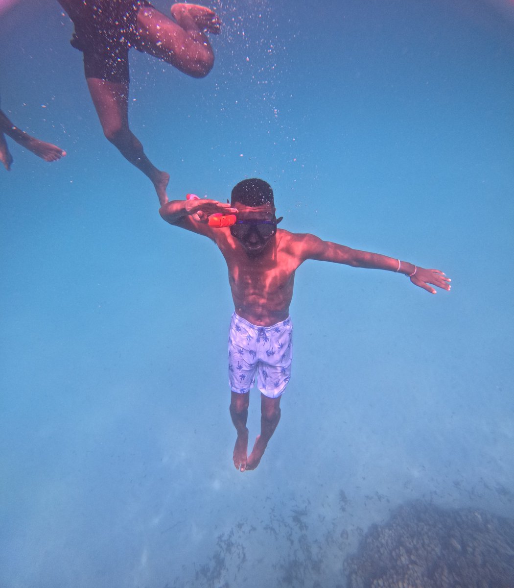 amoni_elvis's tweet photo. Dear Santa, I went underwater instead of under the tree
#SnorkelSquad #FunnyButTrue #ChristmasButMakeItBeach #OceanOverEverything #HolidayHumor #SnorkelingLife #BoldVibes #BeachModeOn #ChristmasVibes #AdventureGram #UnderwaterFun https://t.co/qNz5VZqA3t