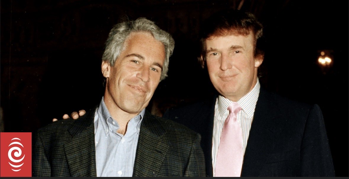 twit857565's tweet photo. @FFT1776 @dyllydpsu24 Here is pic of Trump with his best friend. https://t.co/FfMOvndQQT