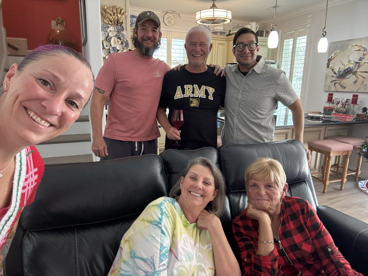 happiestporch's tweet photo. Christmas at The Kirbys!!! Merry Christmas 🎄 #Heisthereasonfortheseason https://t.co/C0HAqZTtQ3