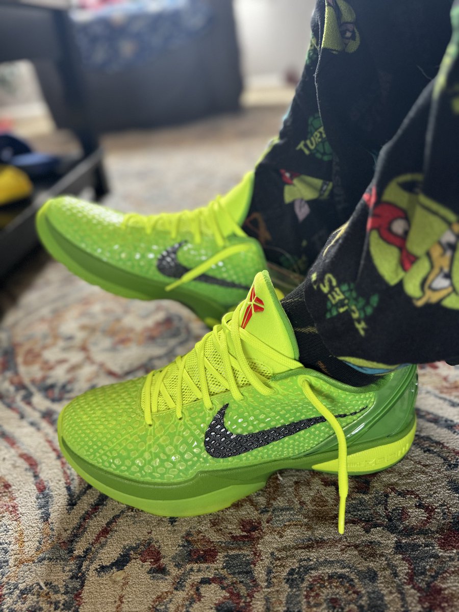 GreenGoblin734's tweet photo. Day 25 of #31DaysofMamba Nike Kobe VI Protro ‘Grinch’ #Nike #Kobe #SNKRS #KOTD #Kotd #MambaForever #mambamentality #YearOfTheMamba #YourSneakersAreDope #yourshosaredope #SNKRSKickcheck #HappyHolidays #MerryChristmas #Christmas2025 #HappyNewYear2026 https://t.co/1pte8Bm60z