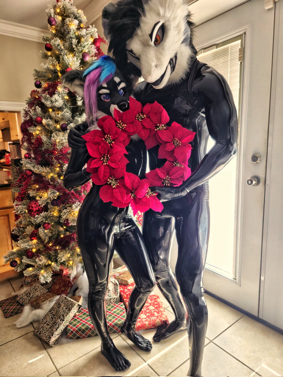 Merry Shiny Christmas everyone with love from us! 🎄🖤