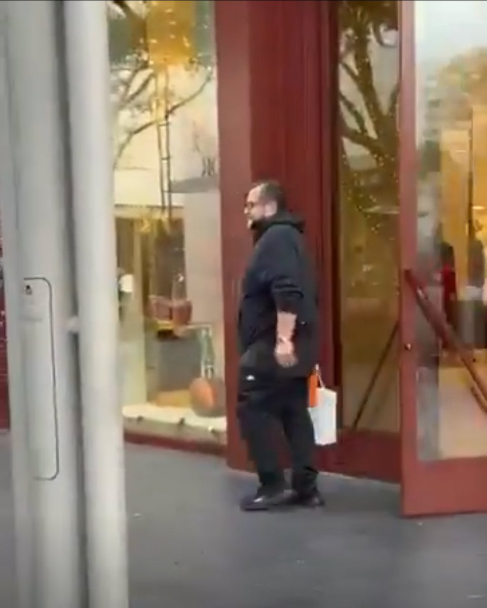 HalloweenSalem2's tweet image. Cuando tu papá era candidato // cuando tu papá robó el país