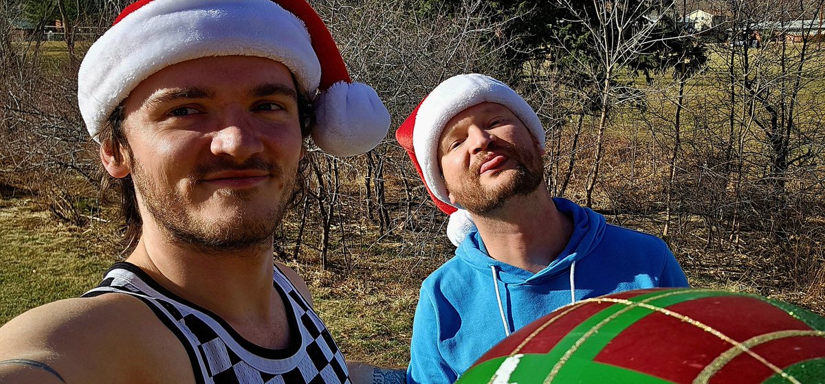 FisticuffMcRuff's tweet photo. It's been a sweet and sweaty Christmas. #WayTooHotThough #WheresTheSnowBoulder https://t.co/YllDQn5YsU