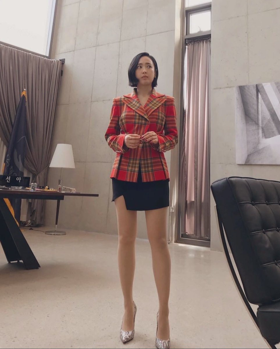kmjarchive_'s tweet photo. #KimMinjoung in Loubotin's 👠🔥🙇🏻‍♀️

#KimMinjung #김민정 https://t.co/cqkiyeXMCV