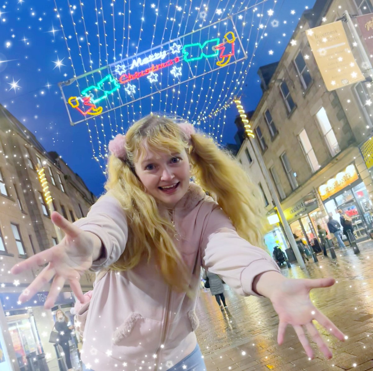 I hope everyone is having the most magical Christmas today~ 🎄💖
What did Santa leave you under the tree? I got some yummy Christmas candy in my stocking, hehe. I wish I could share it with you too! 🍬🌟