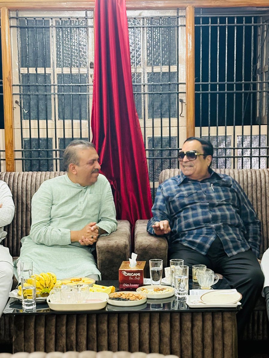 AbdulMajedSDPI's tweet photo. Former Union Minister for Civil Aviation, former Vice Chairman of the Karnataka  Planning Commission, and senior political leader C. M. Ibrahim visited my residence in Mysuru today &amp; enquired about my health. We also had a meaningful discussion on key social and political issues https://t.co/GldH18ARL1