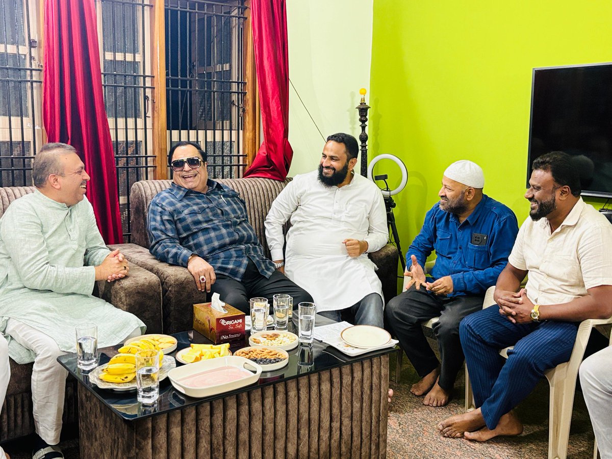AbdulMajedSDPI's tweet photo. Former Union Minister for Civil Aviation, former Vice Chairman of the Karnataka  Planning Commission, and senior political leader C. M. Ibrahim visited my residence in Mysuru today &amp; enquired about my health. We also had a meaningful discussion on key social and political issues https://t.co/GldH18ARL1