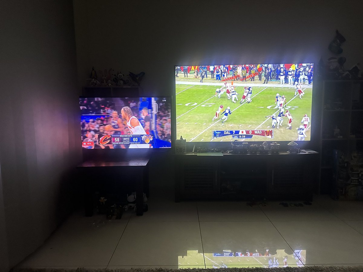 j2p316's tweet photo. It’s 4:15am Boxing Day cracked a beer watching Washington v Dallas from Cairns, Far North Queensland, Australia. #NFLonNetflix https://t.co/4QW1fd4uBB
