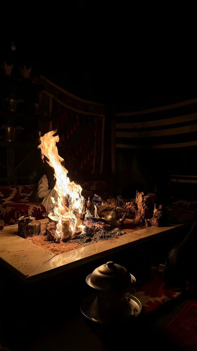 «عزالله ان الكلام اللي بـ صدري ما له حدود
لكن شعوري شعور اللي وصل خط النهاية»