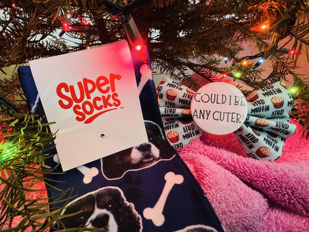 JoeBobBilly's tweet image. A pair of beautiful socks with my image on them and a bow tie that conveys my feelings perfectly. 
You know me so well #secretsanta ❤️❤️I love my gifts! Thank you🐾 
Merry Christmas! #cavpack