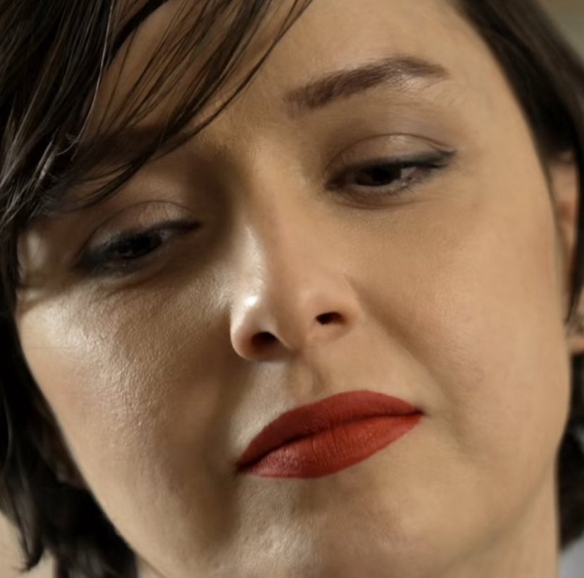 این عصر متهمانی است که اظهار پشیمانی نمی‌کنند!

عصر جان‌های شیفته‌ای که فریاد می‌زنند:

ابلها مردا
عدوی تو نیستم من
انکارِ تواَم.

#زن_زندگی_آزادی