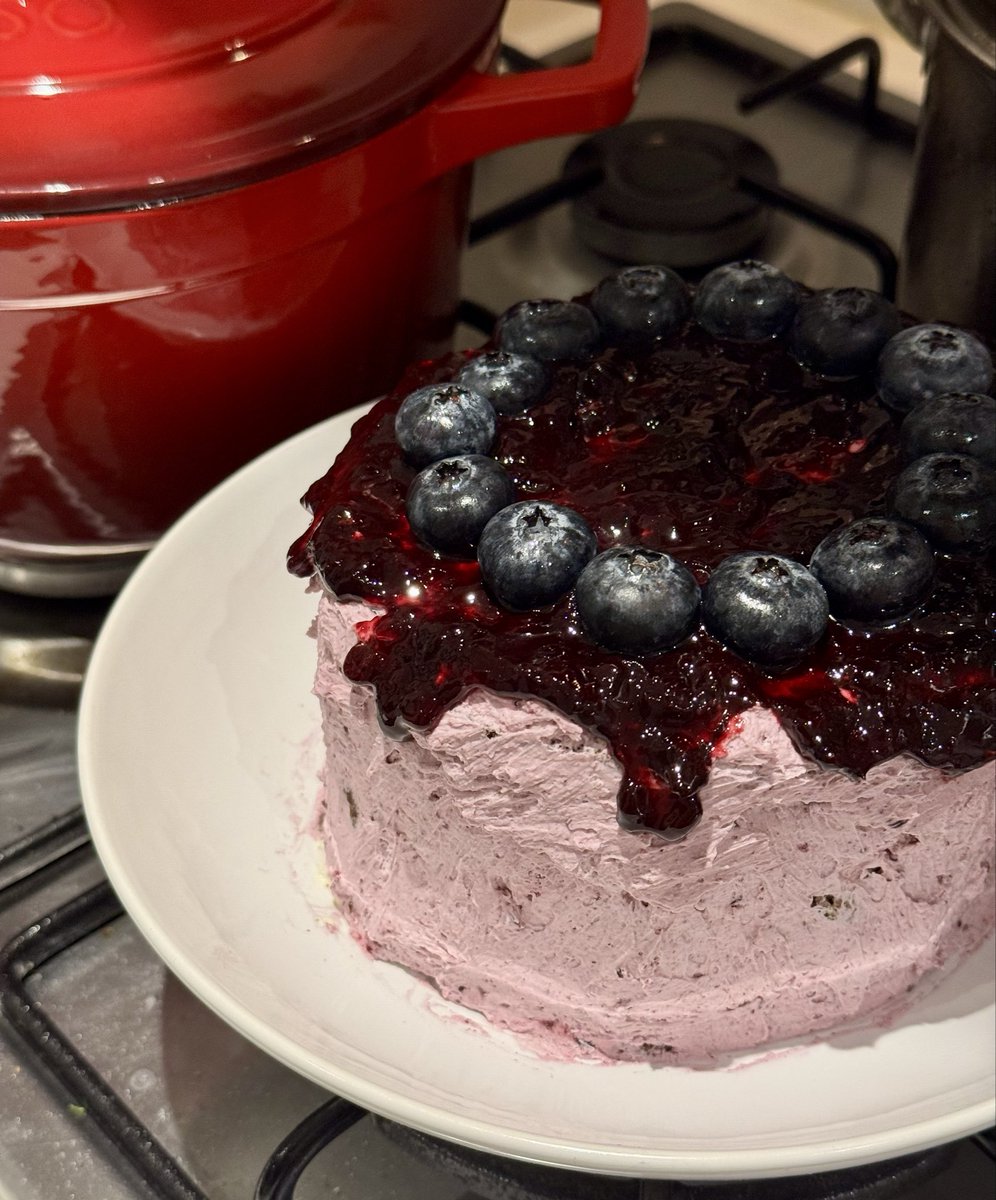 没有刮刀没有转盘没有合适的盘子 仅靠一把勺子做出此物 我也太牛了🤓