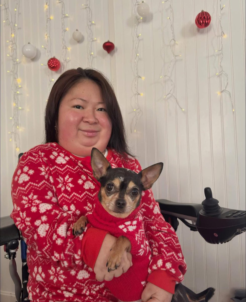Sarah_Hope93's tweet photo. Merry Christmas from my baby &amp; I 🐶🎄🎁 https://t.co/MZBzvU5WpP