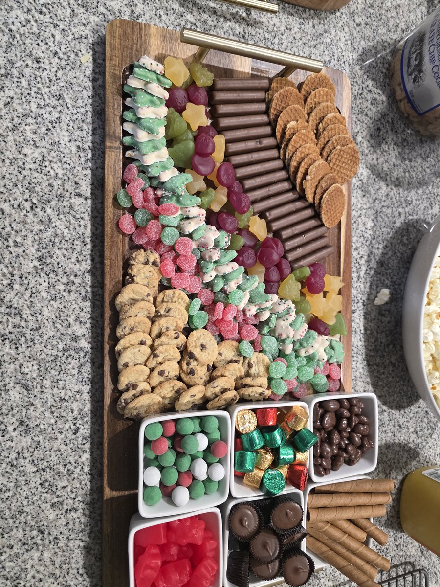 itsLMND's tweet photo. My diet is ruined. https://t.co/kr9cou49pY