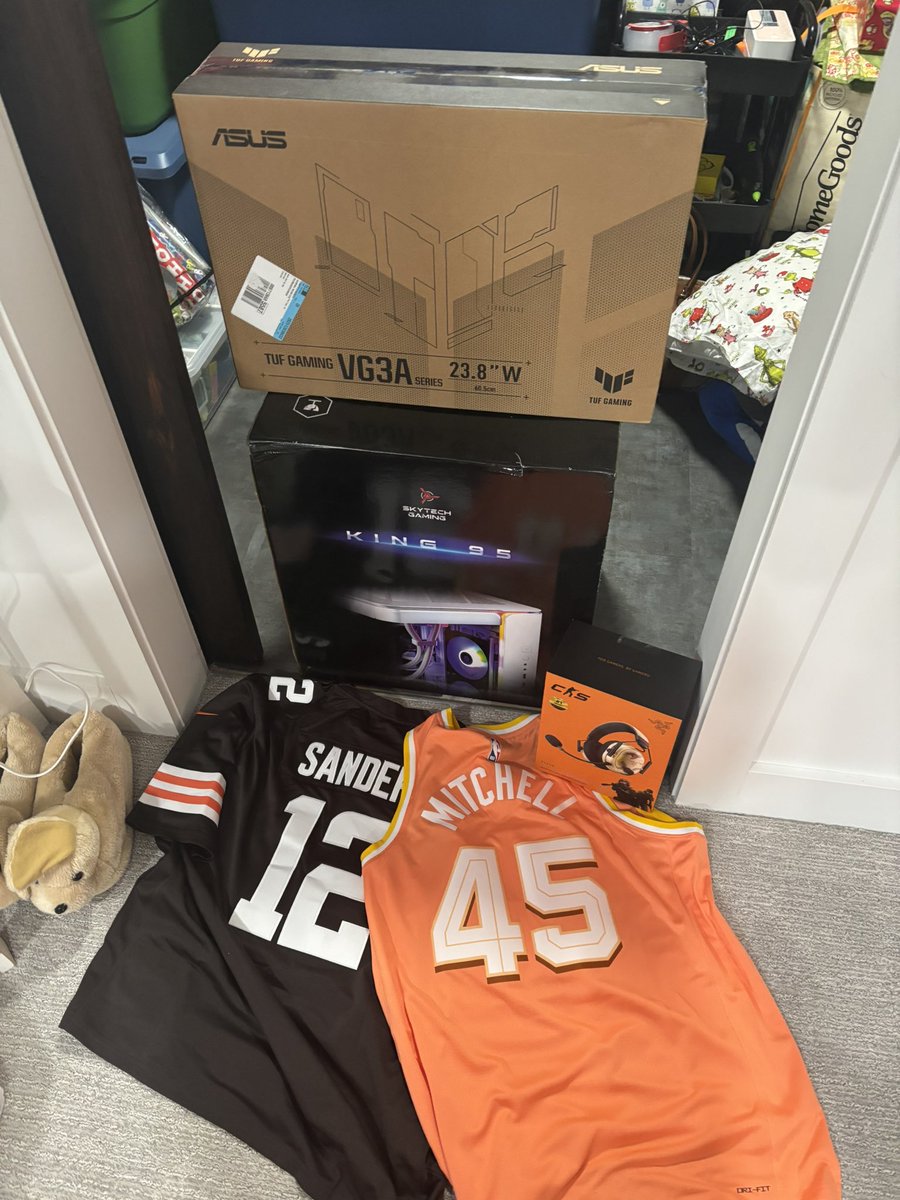 WeatherReportOK's tweet image. Got a whole new setup basically 😁