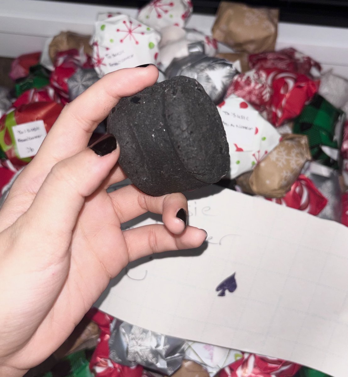 muffvie's tweet image. I got my Brother to Reluctantly finally play Deltarune last month &amp;amp; woke up To this today 😭 the coal Is real&amp;amp;all Individually wrapped It's so Cute  My morning is Made