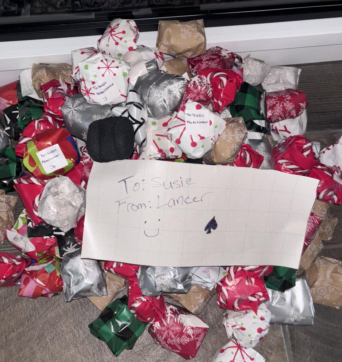 muffvie's tweet image. I got my Brother to Reluctantly finally play Deltarune last month &amp;amp; woke up To this today 😭 the coal Is real&amp;amp;all Individually wrapped It's so Cute  My morning is Made