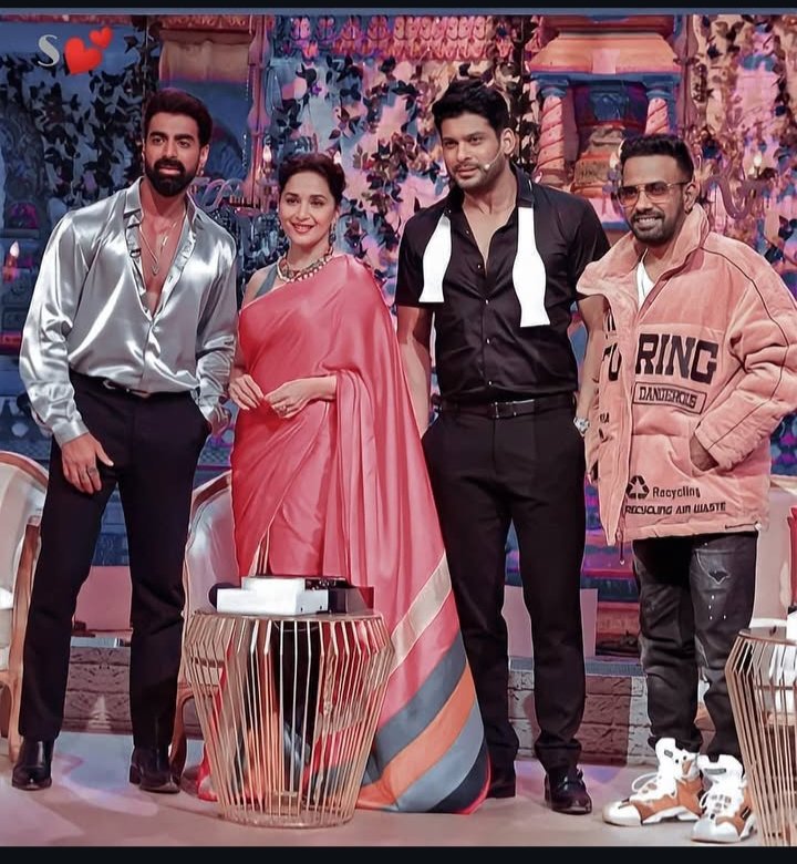 KamalRa24134617's tweet photo. Day-1575 Without Sidharth....
Mai har roz ek nayi yaad banana
Chahta tha....par....💔
#SidharthShuklaLivesOn
#SidharthShuklaForever
#Sidhearts
#ChartbusterSid
#TwitterkingSidharth
#TRPKingSidharth
#BBB3
#BB13
#SIDECEMBER https://t.co/nEge9oTjDm