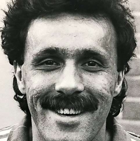 golizmoh's tweet image. بیماری علیدوستی ربطی به زندان رفتنش نداره، پدرش هم این مشکل پوستی رو داشته و داره. بحث بیماری نیست، امیدوارم مشکل پوستش حل بشه، بحث استفاده ابزاری از این بیماری ژنتیک برای ساخت یک روایت دروغ هست مثل تمامی روایتهای دروغی که سالها پروپاگاندای رسانه‌ای اصلاح طلبان به خورد ملت داده.