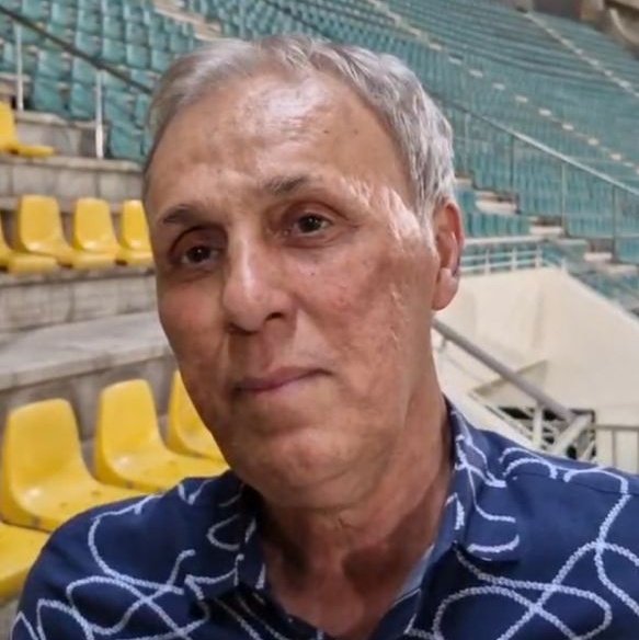 golizmoh's tweet image. بیماری علیدوستی ربطی به زندان رفتنش نداره، پدرش هم این مشکل پوستی رو داشته و داره. بحث بیماری نیست، امیدوارم مشکل پوستش حل بشه، بحث استفاده ابزاری از این بیماری ژنتیک برای ساخت یک روایت دروغ هست مثل تمامی روایتهای دروغی که سالها پروپاگاندای رسانه‌ای اصلاح طلبان به خورد ملت داده.