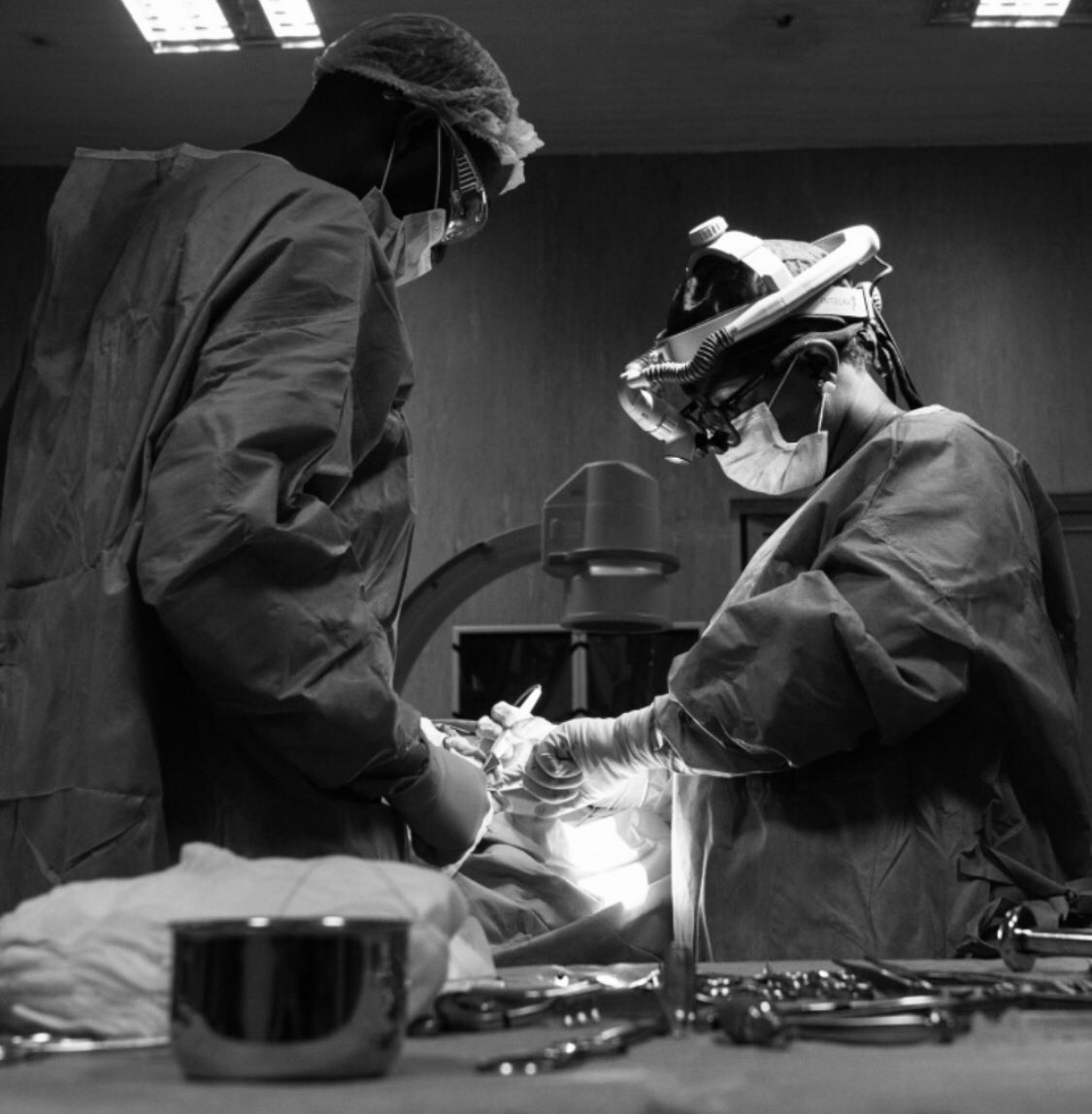 harerimana_tito's tweet image. Dr. Claire Karekezi Umugore udasanzwe wahinduye amateka mu buvuzi bw’u Rwanda.

Mu mateka y’ubuvuzi bw’u Rwanda, izina Dr. Claire Karekezi @clairekarekezi ryanditse mu nyuguti z’icyubahiro. 

Ni umugore waharaniye inzozi ze atitaye ku mbogamizi, akaza kuba Umunyarwandakazi wa…