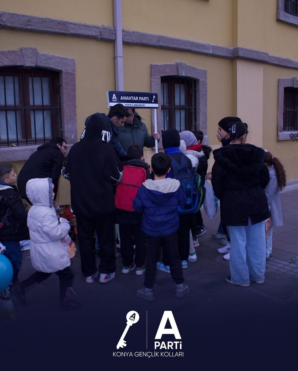 Konya’mızın kadim geleneği, Regaip Kandili’nin habercisi Şivlilik coşkusunu çocuklarımızla paylaştık! 
Anahtar Parti Konya Gençlik Kolları olarak sokaklarda ikramlarımızı dağıttık, mutluluğa ortak olduk. Emeği geçen tüm teşkilatımıza teşekkür ederiz.