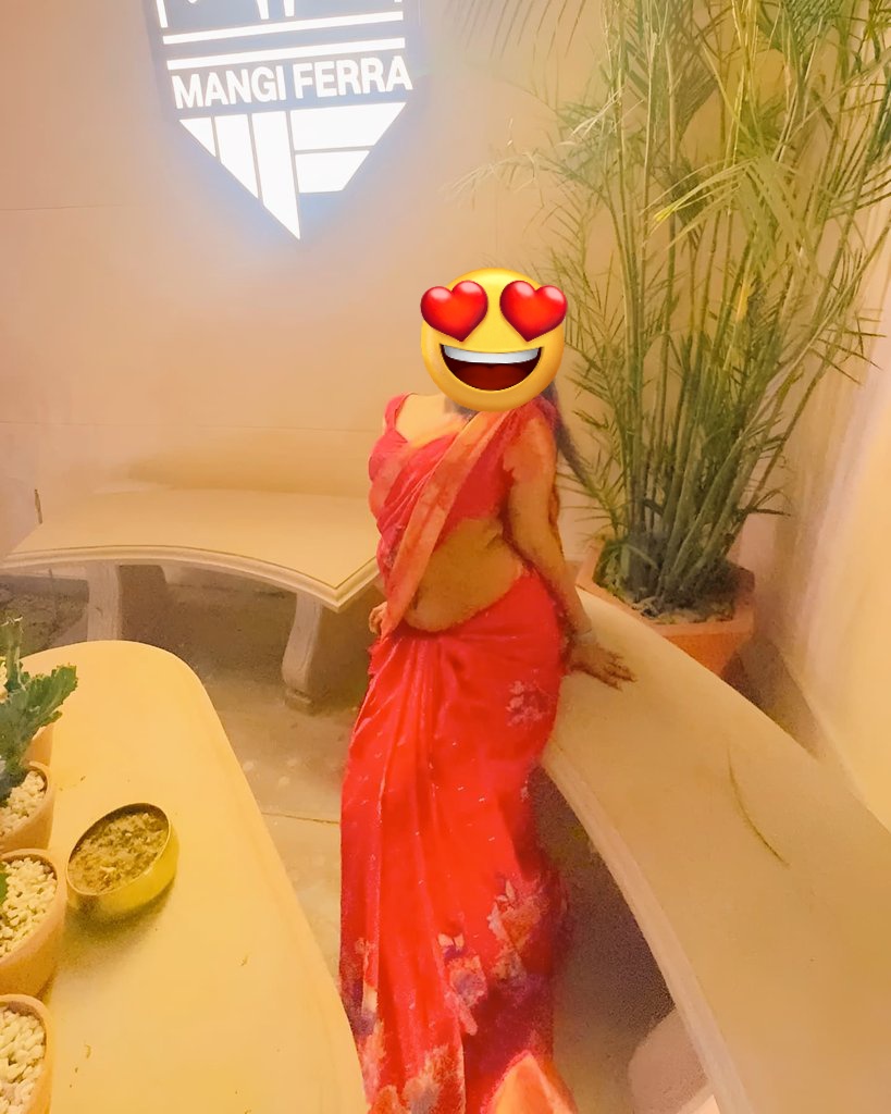 lily_islam87402's tweet image. ♥️where grace meets confidence and office colleagues make every workday brighter—celebrating timeless saree style with a modern professional touch. 

#sareefashion #modernwoman #officestyle #workwearfashion #modernsaree #corporatechic #elegantlook #womenatwork #professionalvibes