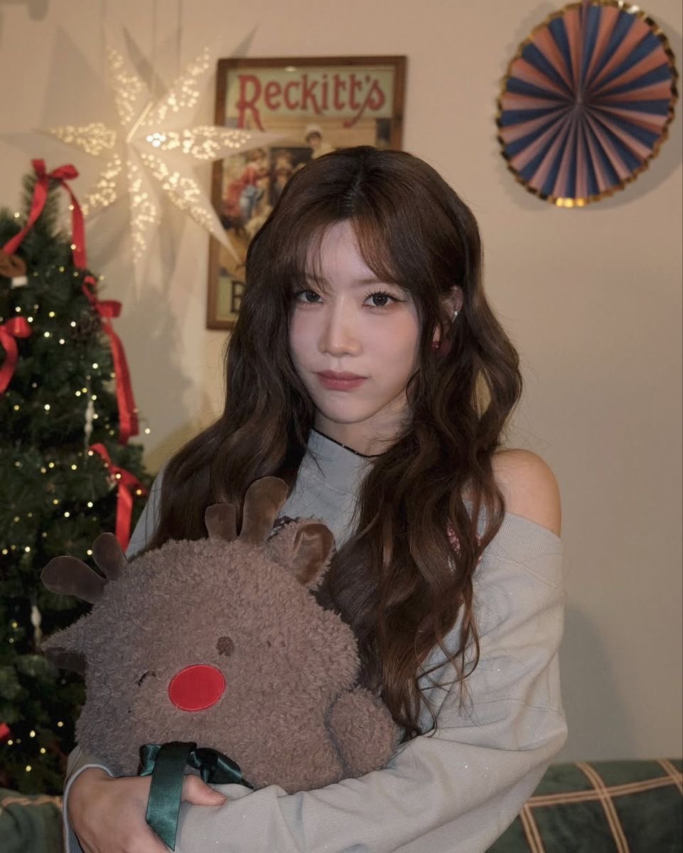 VALHXLLAS's tweet image. ༑

Merry Christmas mortals! 🎄🎁❄️
Unwrapped my presents last night, so it’s time for some breakfast and a nice chill day. 
Show me your Christmas hauls so I’m serious please!!!!! 

༑