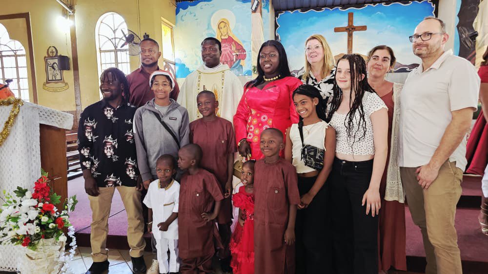 Waa_StTherese's tweet photo. Merry Christmas from our beloved parishioners 
May the blessings of Christmas be upon us all. 

May the peace and love of the new born Jesus be with us forever ❤️🎄

Merry Christmas 🙌🏾

#MerryChristmas
#waasttherese
#sunjfete2025
#sttherese
#CreamOfTheDiocese 💃💃💃 https://t.co/tLfQ9TCJYs