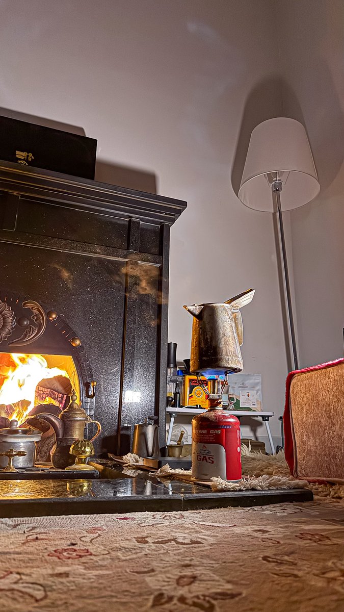 فلا عاد تنشد يامحمد عن المقفين 
ومن صد خله يا ابيض الوجه في فاله

ترا الفقد في الاموات ماهوب فالحيين  
من زان زنا له ومن شأن شنا له .