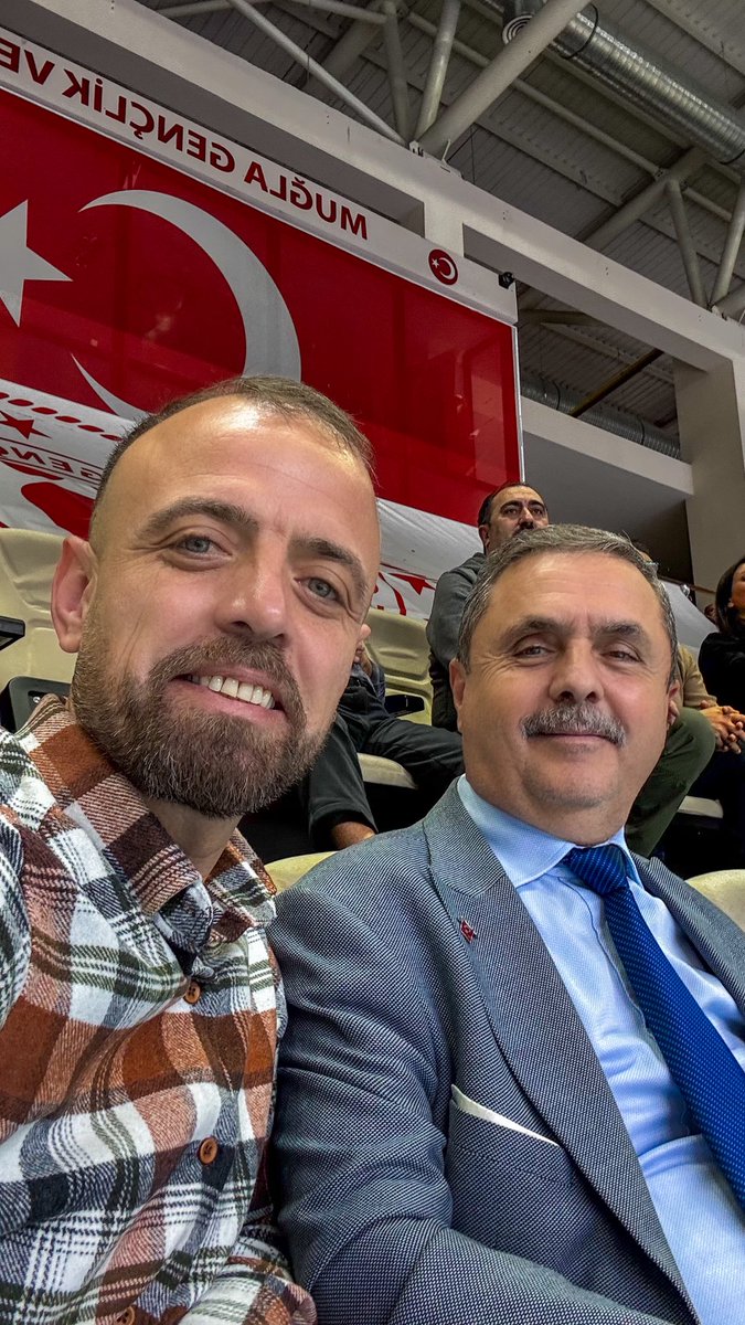 Bizim sevdamız devlet…
Makamla değil, hizmetle ölçülen;
Menfaatle değil, vefa ile büyüyen…
Ne unvanın cazibesi, ne alkışın sesi;
Bizim tek derdimiz var:
Millete, memlekete, devlete hizmet etmek.

<a href="/RTErdogan/">Recep Tayyip Erdoğan</a> 
<a href="/dbdevletbahceli/">Devlet Bahçeli</a> 
<a href="/hamzayerlikaya/">Hamza Yerlikaya 🇹🇷</a> 
<a href="/UlviYonter/">Dr.İzzet Ulvi YÖNTER</a> 
<a href="/omer_altunsoy/">Ömer Altunsoy 🇹🇷</a>