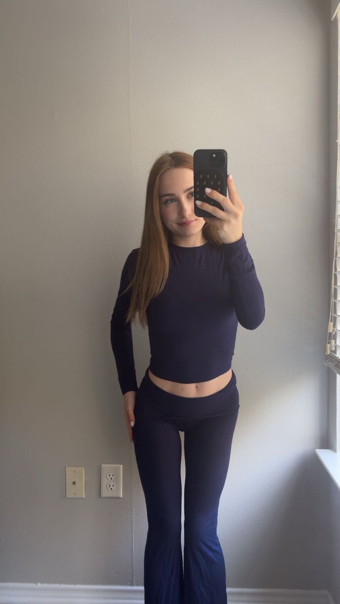 lacigabbii's tweet photo. Gf or wifey material? https://t.co/Xg5uTq8iZ8