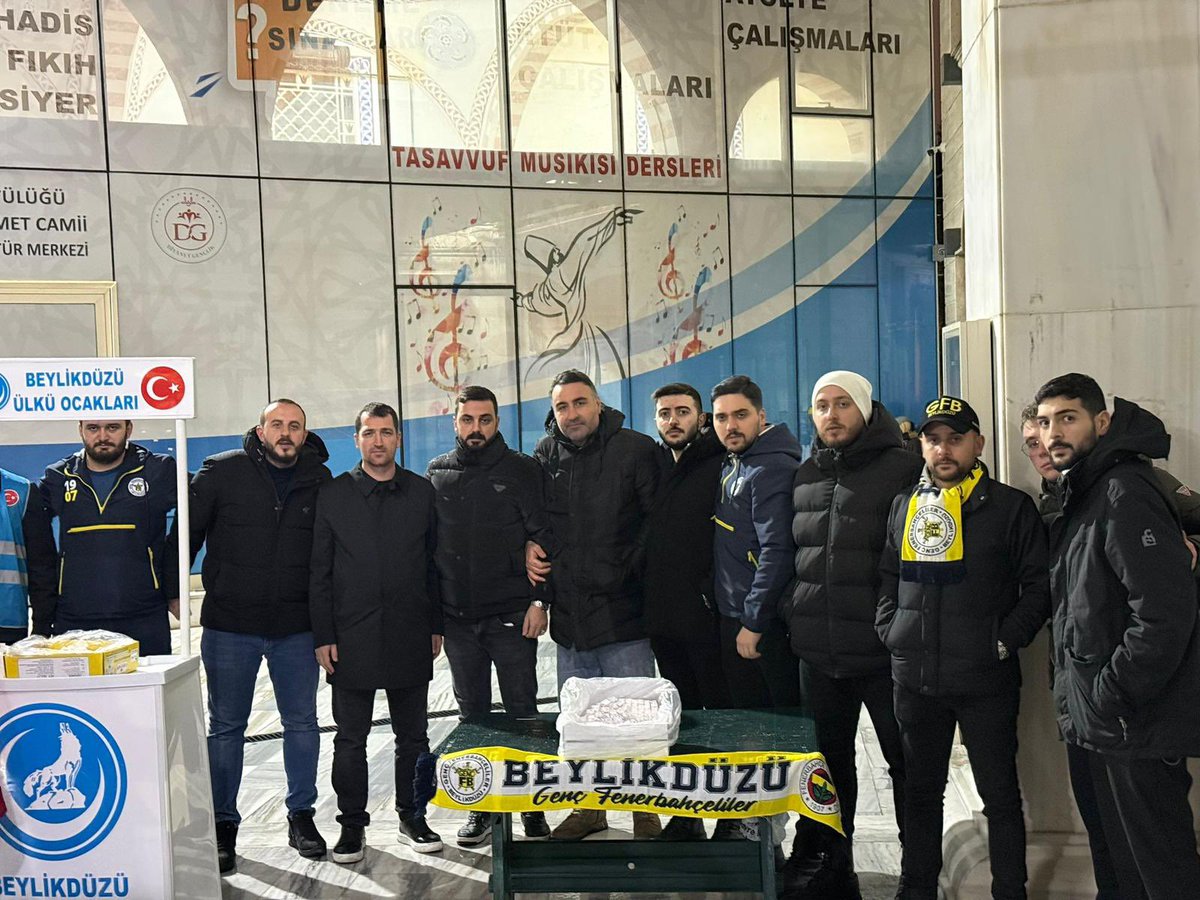 Beylikdüzü Genç Fenerbahçeliler Derneği olarak FSM Camisin de lokum dağıtımında bulunduk. Tüm İslam Alemi'nin Regaip Kandili'ni en içten dileklerimizle kutlar, Cenab-ı Allah'tan hayırlara vesile olmasını temenni ederiz.