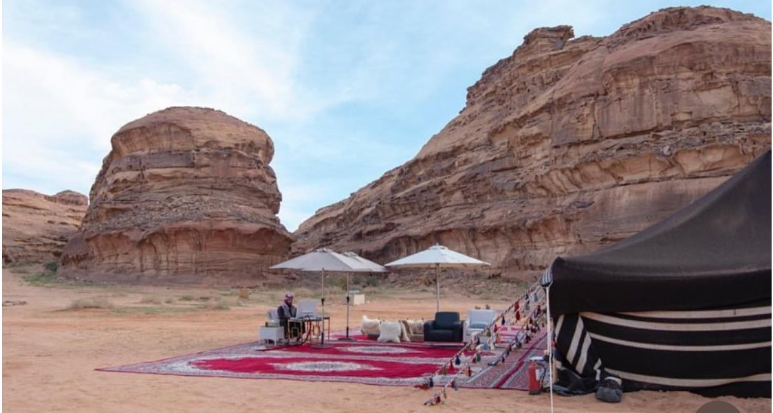 malarab1's tweet image. ليس العرش ما يصنع الزعامة،
بل القدرة على إدارة العالم… وأنت جالس تحت خيمة،
تملك الرؤية حين يضيع الآخرون في القصور….
#محمد_بن_سلمان زعيم الكوكب