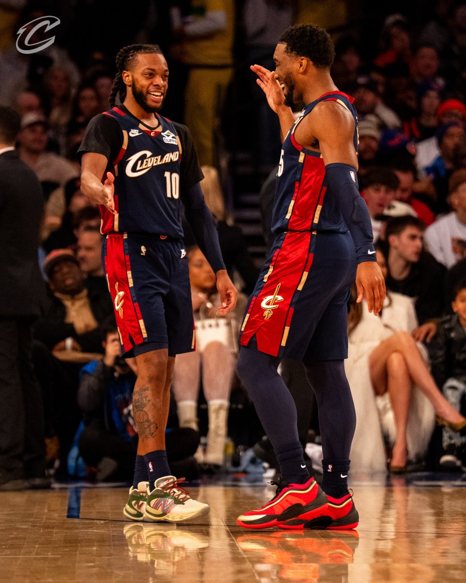 cavs's tweet image. ⭐️ We love this All-Star backcourt! 

TRIPLE VOTE DG &amp;amp; DON: tinyurl.com/bdf6pksh 

@Kia | #CastYourVote