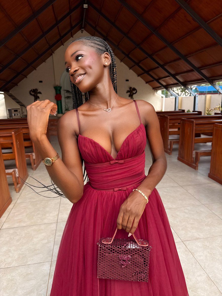 fusp_xx's tweet image. Here to show y’all my dress that I like so much