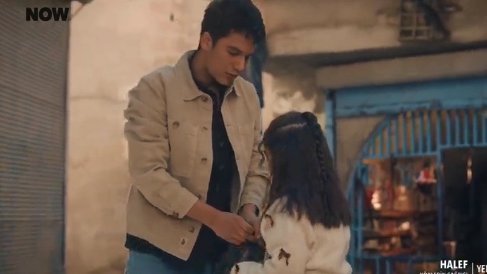 Lan bu serhatla yıldız mı olum siz kafayı mı yediniz şu görselden sonra yılser mı kaldı abiyi de geçtim baba kız gibi duruyorlar öğğ bide serhat yıldızı öpüp durdu aralarında ki yaş farkı ben diyeyim on üç siz deyin on beş berbat...

#HalefKöklerinÇağrısı