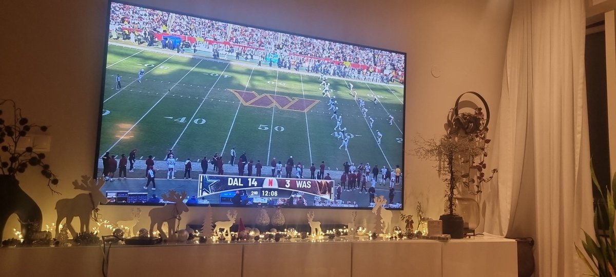 Kokopoo3's tweet photo. Lesgooo game day! From Iceland 🇮🇸 🇮🇸
#NFLonNetflix https://t.co/Y8HXPxMoMr