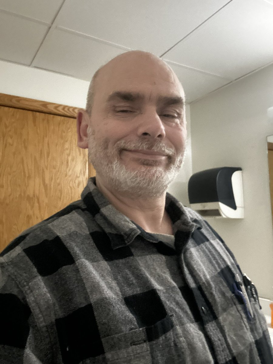 Carr8472's tweet photo. @Rose12snd hi beautiful and sexy woman. My name is Pete and I’m 53 years old and single and I’m from Wisconsin. I would love to get to know you. https://t.co/AlxwwLqvps