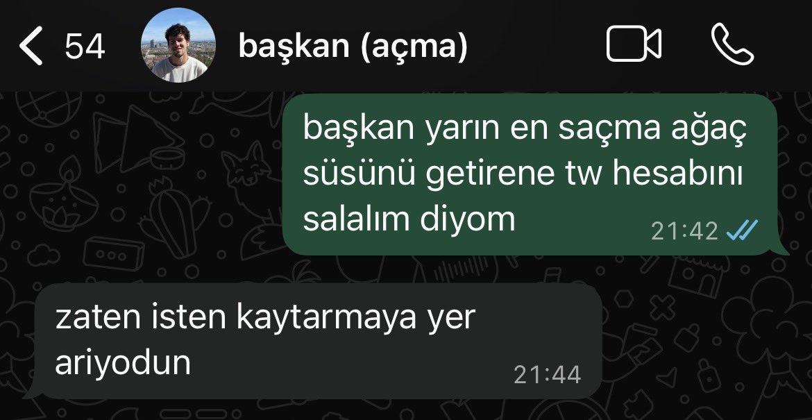 Yarın akşamki etkinliğe en saçma ağaç süsünü getirene 1 günlüğüne itüacm hesabını salıyorum