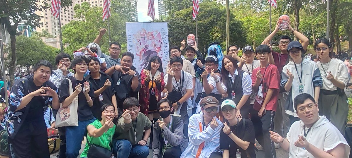 tanzf0109's tweet photo. 这次cf收获了很多推的周边之外还参加了自己觉得很有意义的活动谢谢阿惠麻麻带头做了这么有趣的活动还带着我这个没用挂件走，还见到了许多有趣的人以及在网络上认识很久了的网友，虽然这几天因为夜排感觉有点疲惫但是感觉这几天过得很充实很快乐
#秋月祁
#Yomii 
#ComicFiesta2025 https://t.co/Nv23gHbyQV