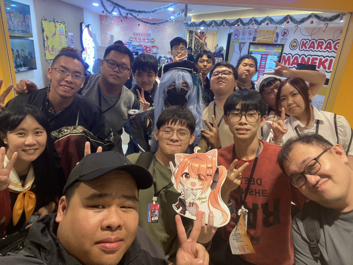 tanzf0109's tweet photo. 这次cf收获了很多推的周边之外还参加了自己觉得很有意义的活动谢谢阿惠麻麻带头做了这么有趣的活动还带着我这个没用挂件走，还见到了许多有趣的人以及在网络上认识很久了的网友，虽然这几天因为夜排感觉有点疲惫但是感觉这几天过得很充实很快乐
#秋月祁
#Yomii 
#ComicFiesta2025 https://t.co/Nv23gHbyQV