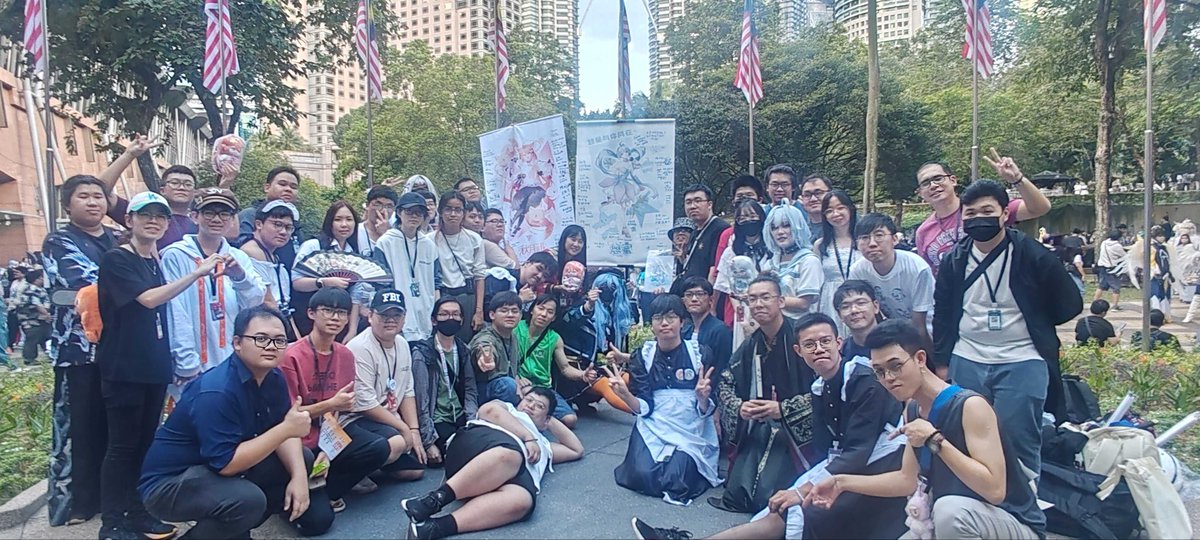 tanzf0109's tweet photo. 这次cf收获了很多推的周边之外还参加了自己觉得很有意义的活动谢谢阿惠麻麻带头做了这么有趣的活动还带着我这个没用挂件走，还见到了许多有趣的人以及在网络上认识很久了的网友，虽然这几天因为夜排感觉有点疲惫但是感觉这几天过得很充实很快乐
#秋月祁
#Yomii 
#ComicFiesta2025 https://t.co/Nv23gHbyQV