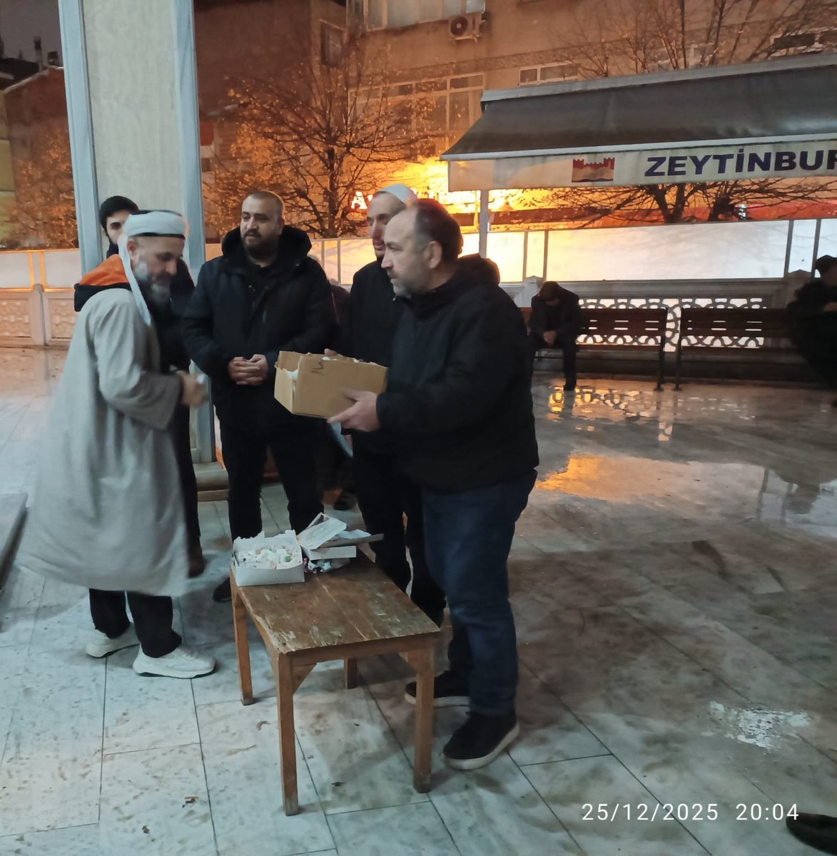 CihanKaba19's tweet photo. AK PARTİ Seyitnizam teşkilatı olarak
#RegaipKandili 
Teskilatimizin katilimiyla 
Camilerimizde lokum ikraminda bulunduk. Kandilimiz mübarek olsun.. https://t.co/X3HKjbVd1S