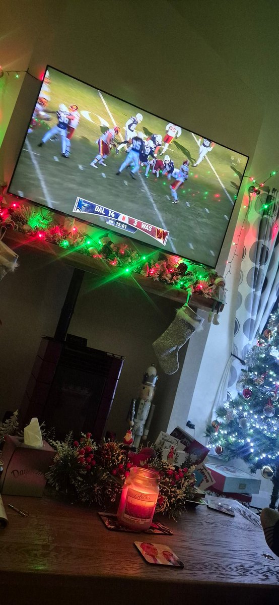 CallmeSpud_51's tweet photo. #NFLonNetflix it's a great day for football. Watching from Ireland 🇮🇪 https://t.co/N658d5ynqi