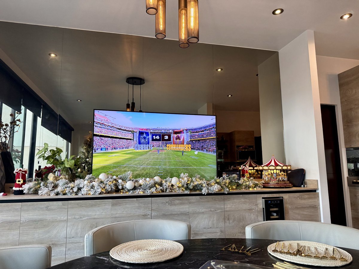 VikoMty's tweet photo. Watching from Monterrey 🇲🇽 
#NFLonNetflix https://t.co/263fFs1Qig