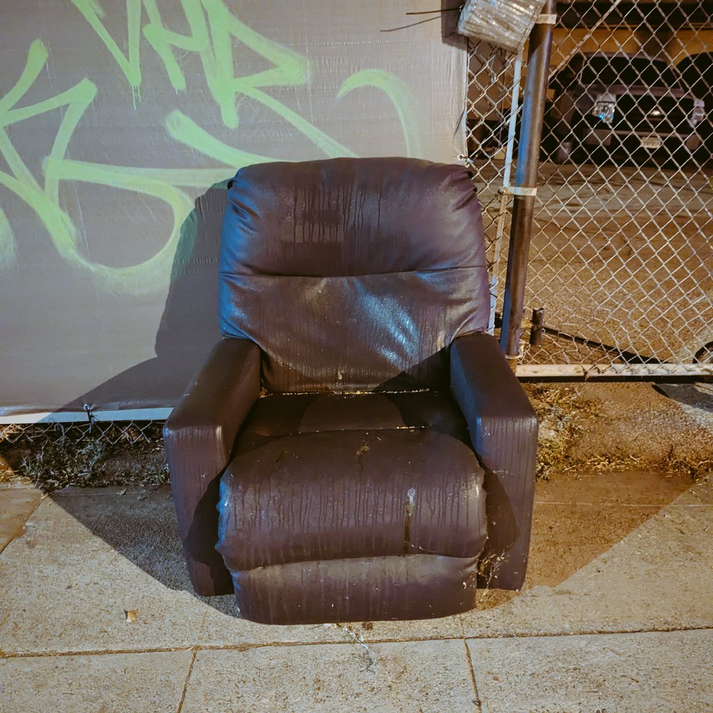 Twitter is just mostly bots, bigots, and bullshit now. It's pretty gross, yet here I am. Here are some interesting stray recliners.
