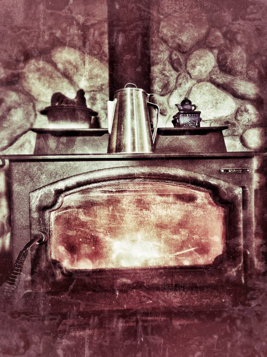 EmptyEffigy's tweet photo. The Wood Stove Murders. 
Merry X-Mas! https://t.co/cCdE441Wl8